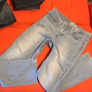 Levi’s 314 Shaping Straight Jeans size 31(size 12)